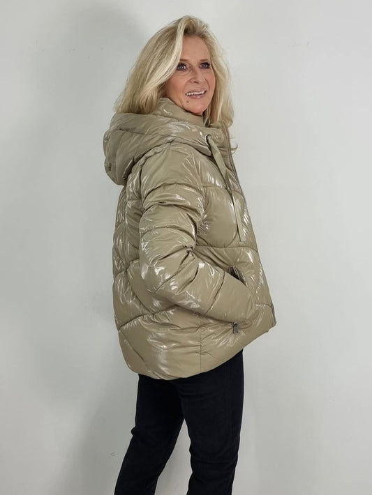 Steppjacke mit Glanzoptik