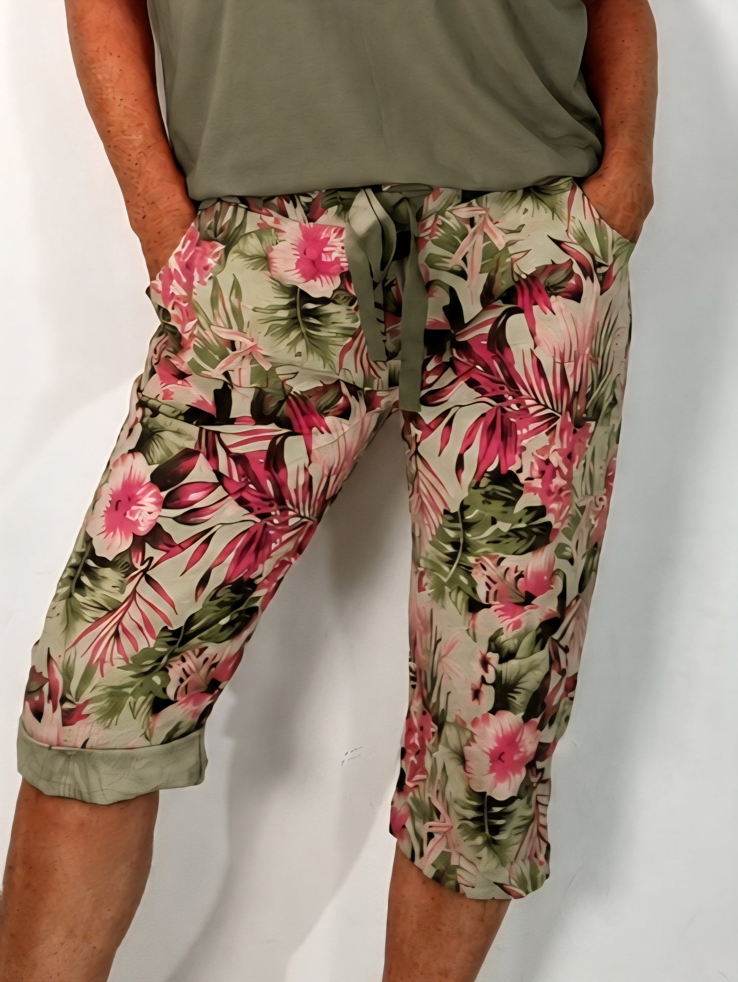 Sommerliche Capri Hose mit tropischem Print 🌺