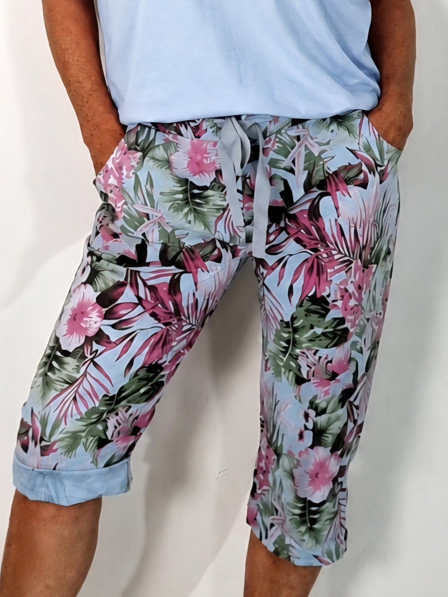 Sommerliche Capri Hose mit tropischem Print 🌺