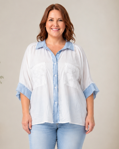 Luftige Bluse mit Spitze & Denim-Details
