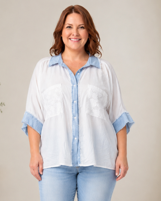 Luftige Bluse mit Spitze & Denim-Details